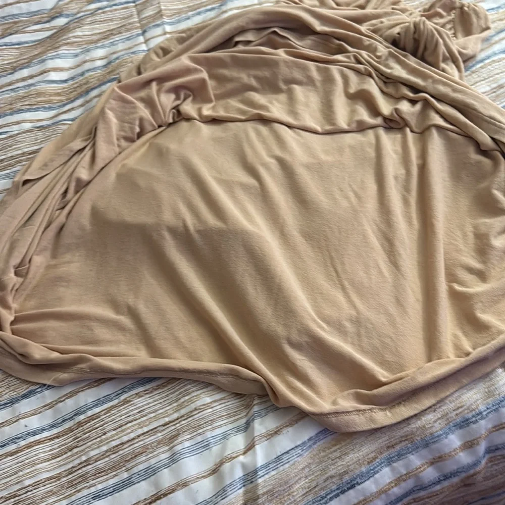 Elegant Backless Beige Dress - Picture 8 of 12